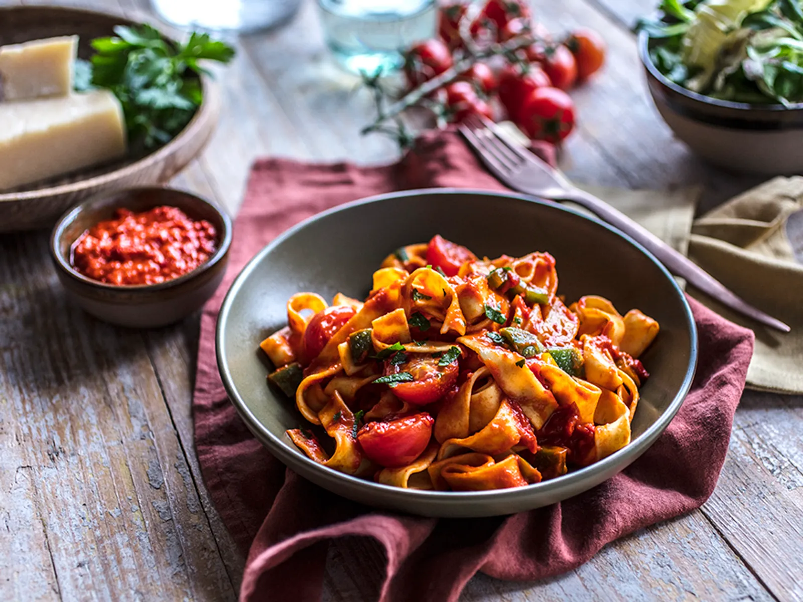 Stroganoff sa širokim rezancima
