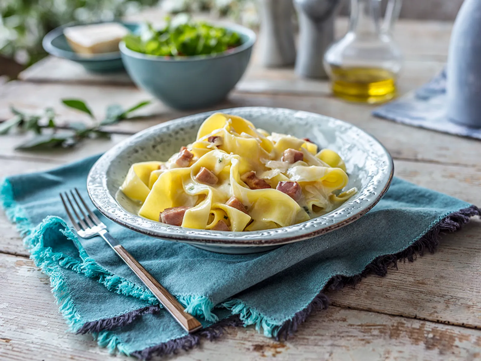 Stroganoff sa širokim rezancima